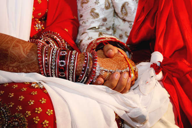 Upset over delay in wedding, Telangana couple ends life