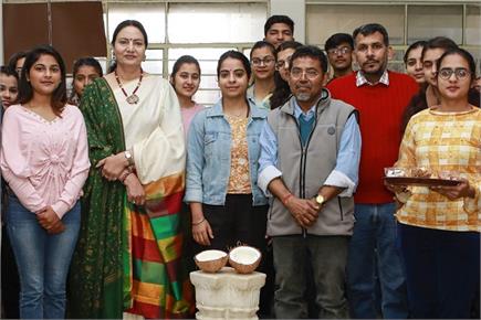 ‘सैरेमिक एंड पॉट्री व टैराकोटा’ वर्कशाप में बनी विभिन्न कलाकृतियां